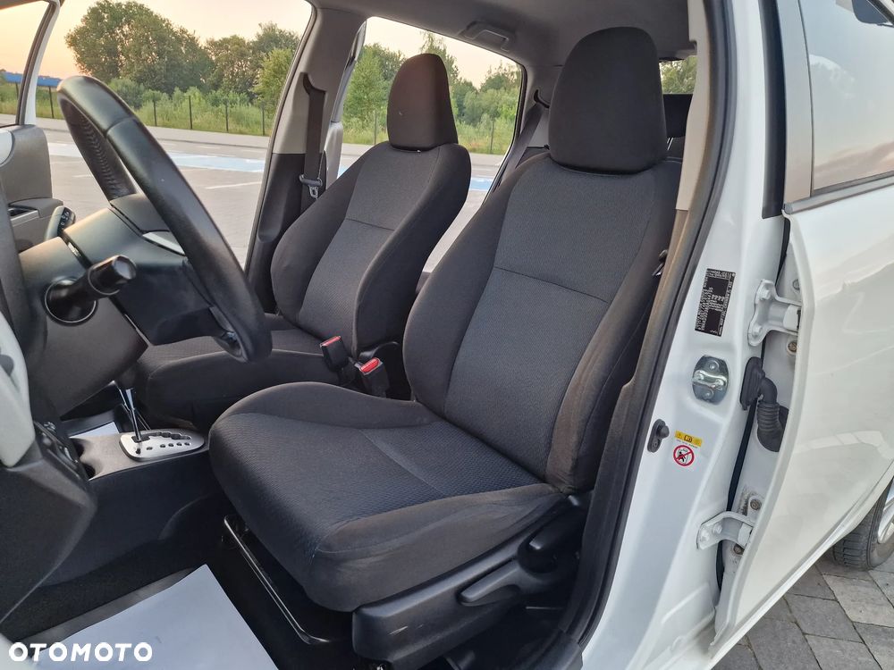 Toyota Yaris Hybrid 100 Business Edition - 25