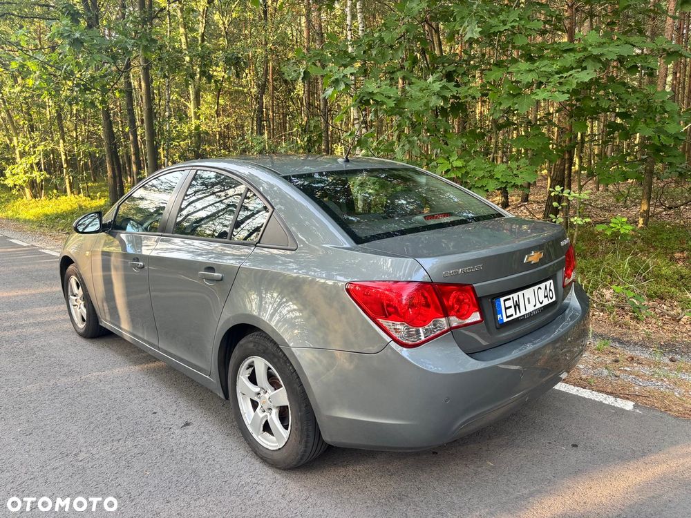 Chevrolet Cruze 1.6 LS+ - 11