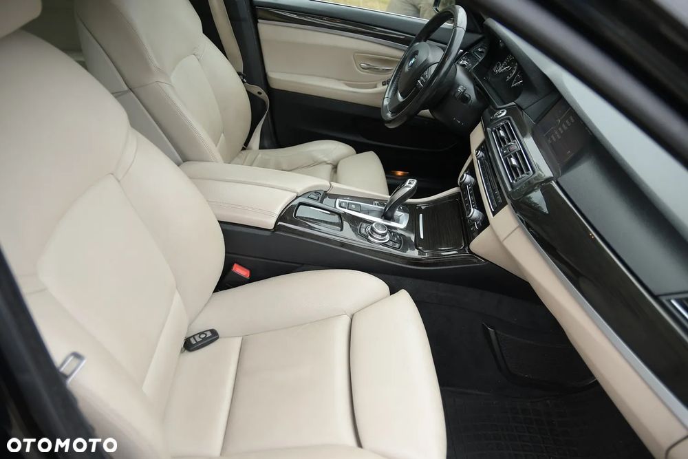 BMW Seria 5 525d - 16