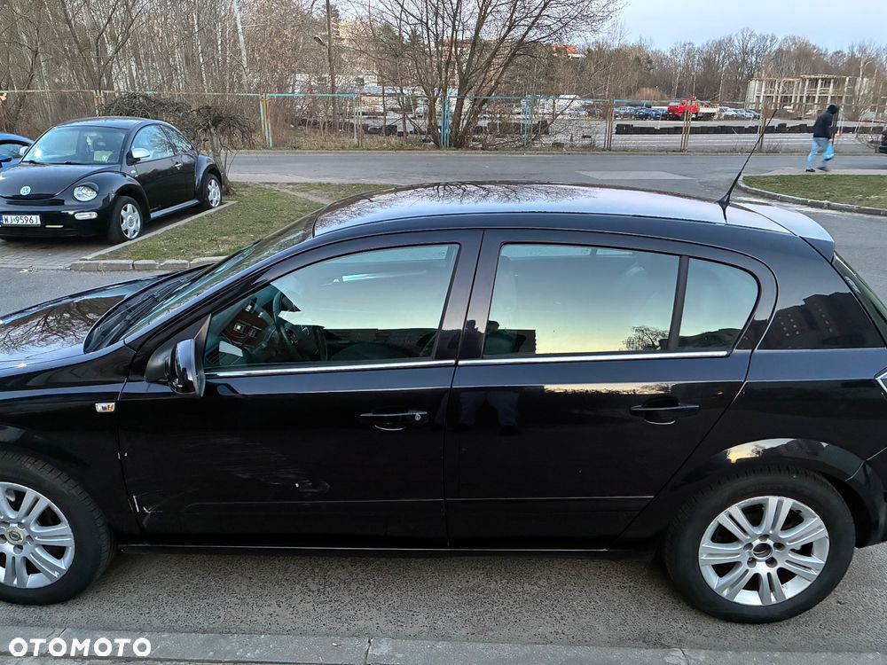 Opel Astra 1.6 Turbo - 4