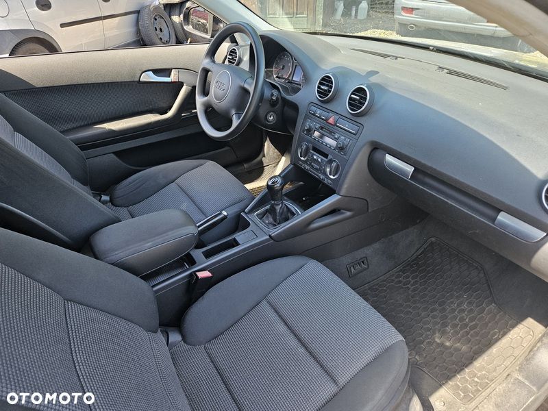 Audi A3 3-drzwiowe 1.6 Attraction - 12