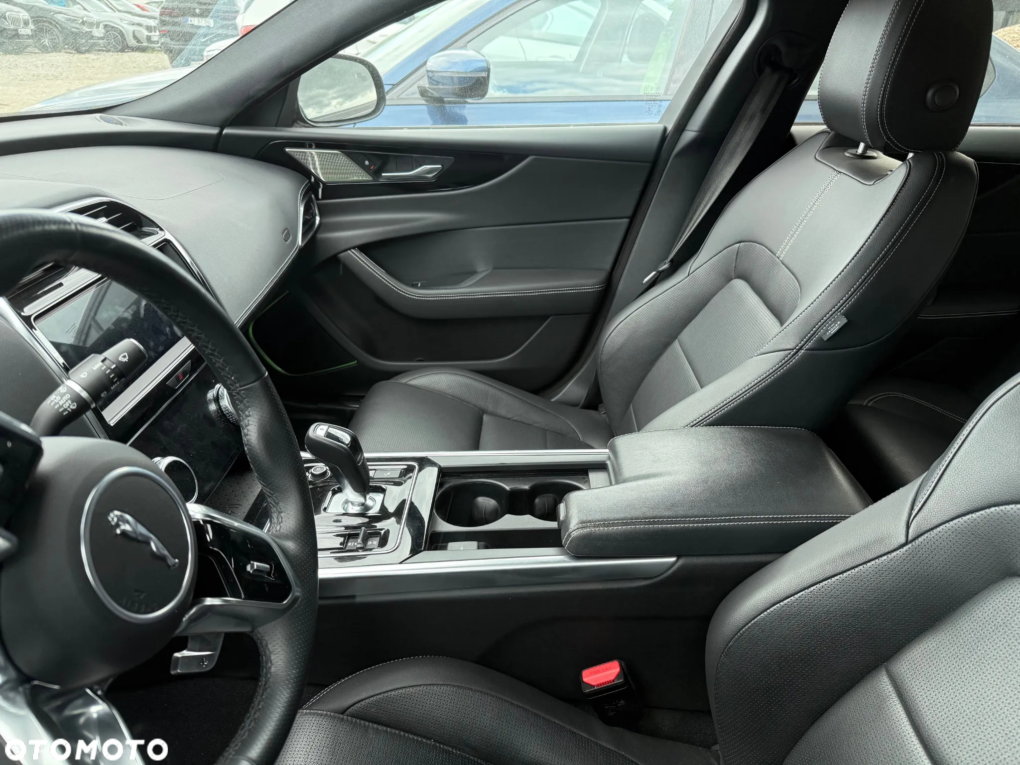 Jaguar XE - 7