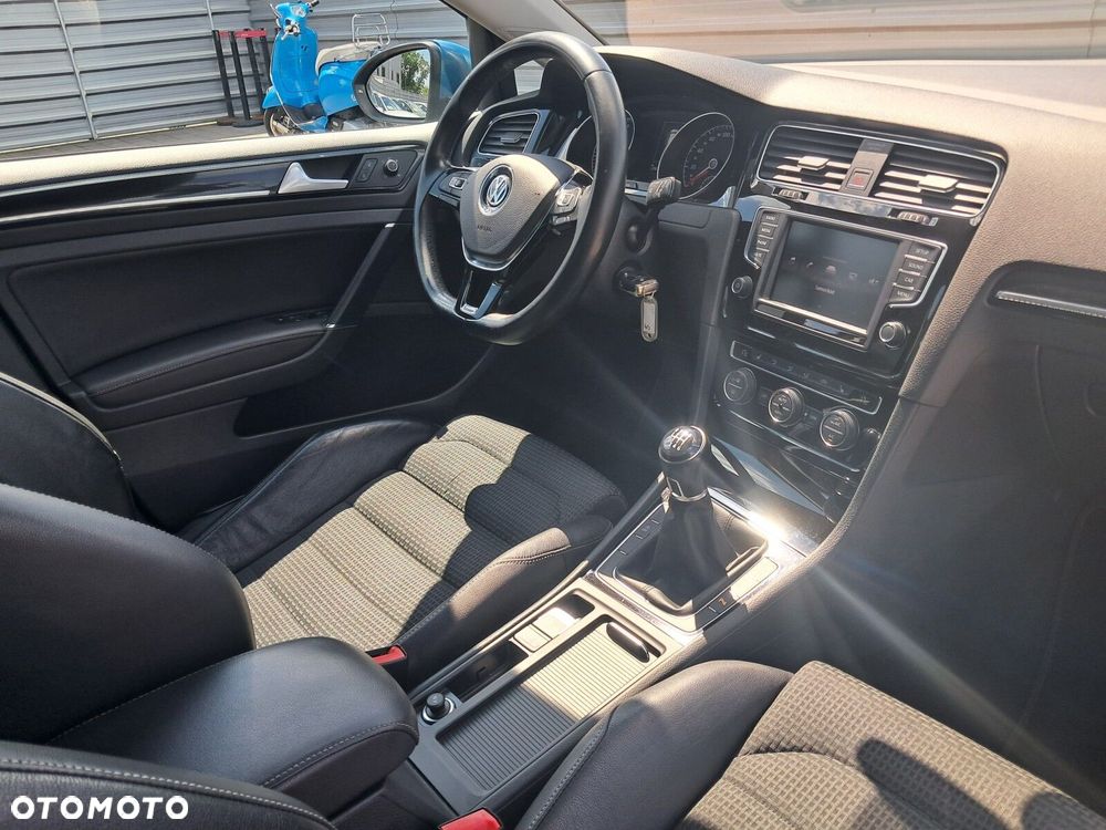 Volkswagen Golf - 29