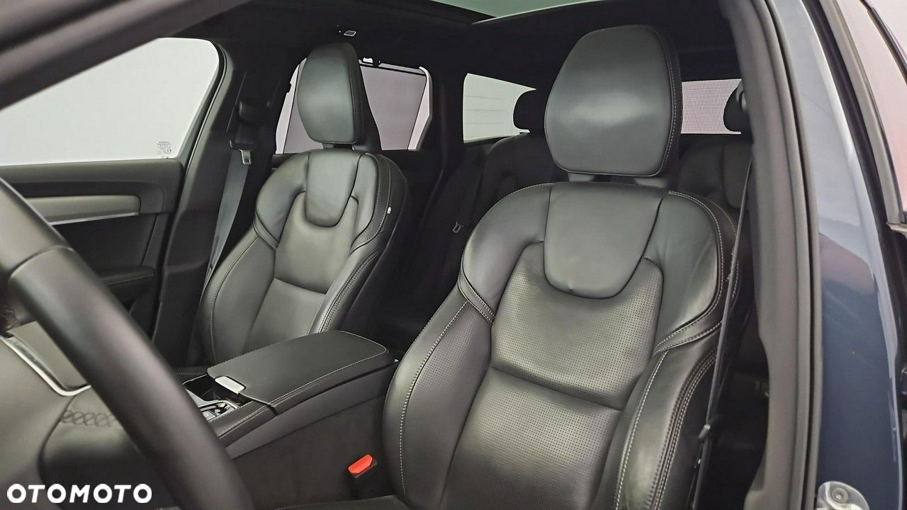 Volvo V90 T8 AWD Plug-In Hybrid R-Design - 11