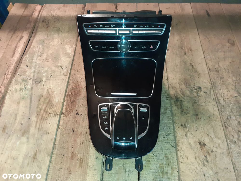 Mercedes E-klasa W213 Panel w Deska Dekor Tunel