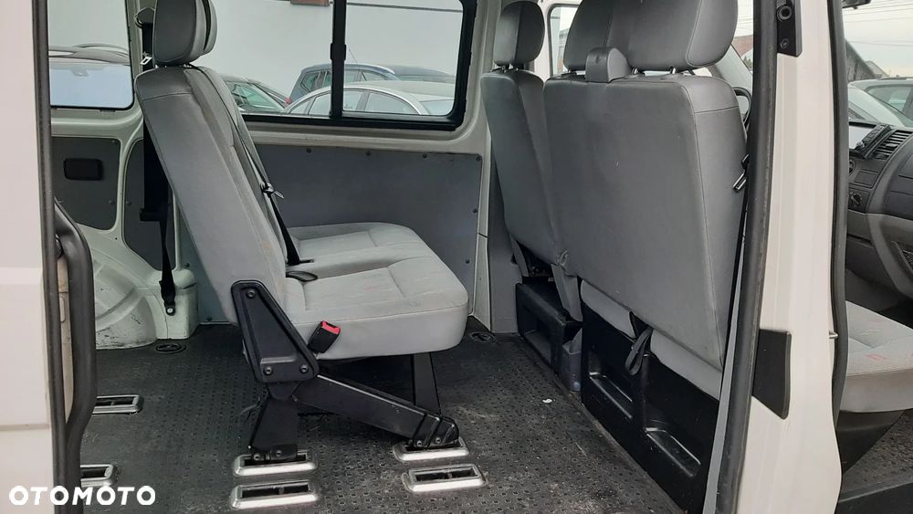 Volkswagen Caravelle - 11