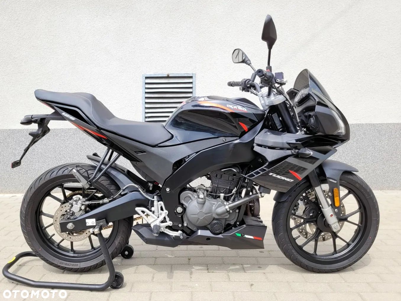 Aprilia Tuono - 1