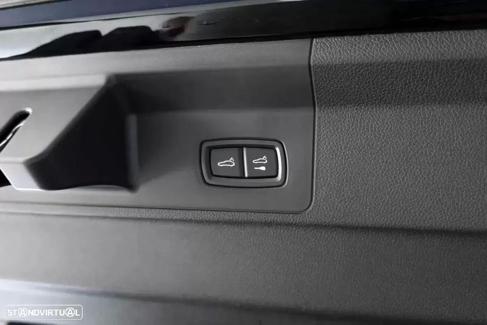 Porsche Panamera 4 E-Hybrid - 26