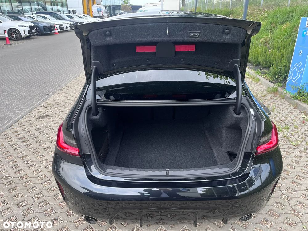 BMW Seria 3 320d xDrive mHEV - 31