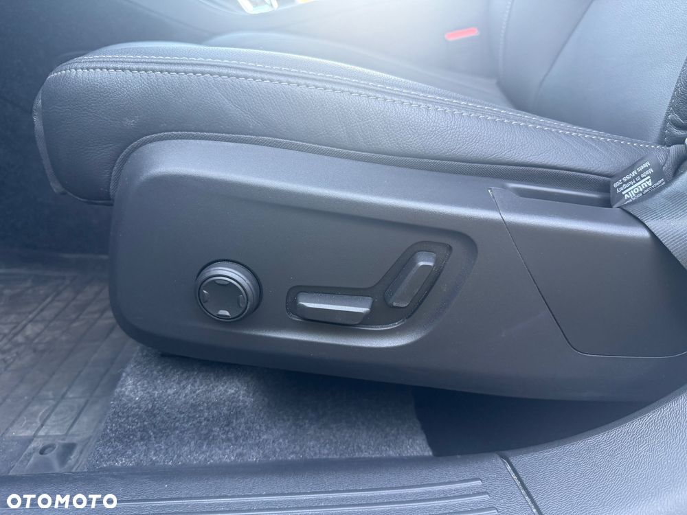 Volvo XC 40 B5 B AWD Ultimate Dark - 18