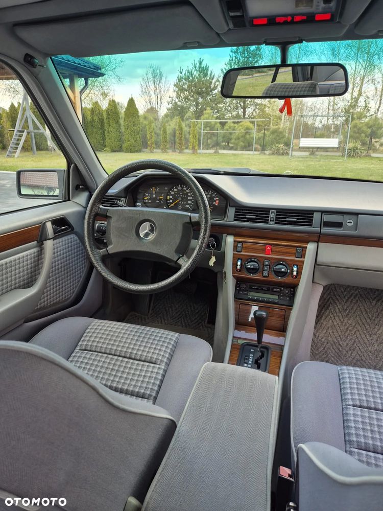 Mercedes-Benz W124 (1984-1993) - 12
