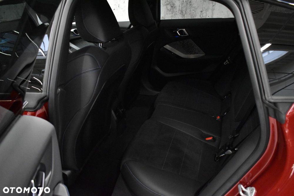 BMW Seria 2 220i mHEV - 17