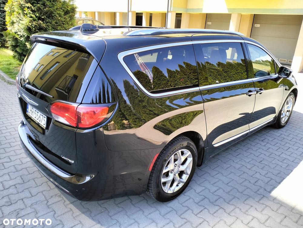 Chrysler Pacifica - 3