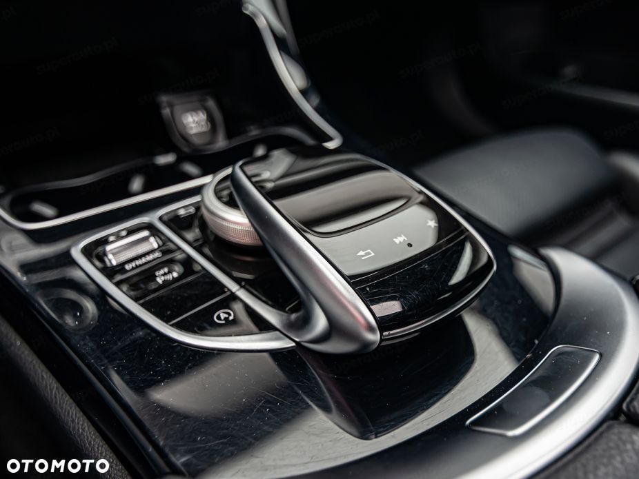 Mercedes-Benz Klasa C 300 9G-TRONIC - 22