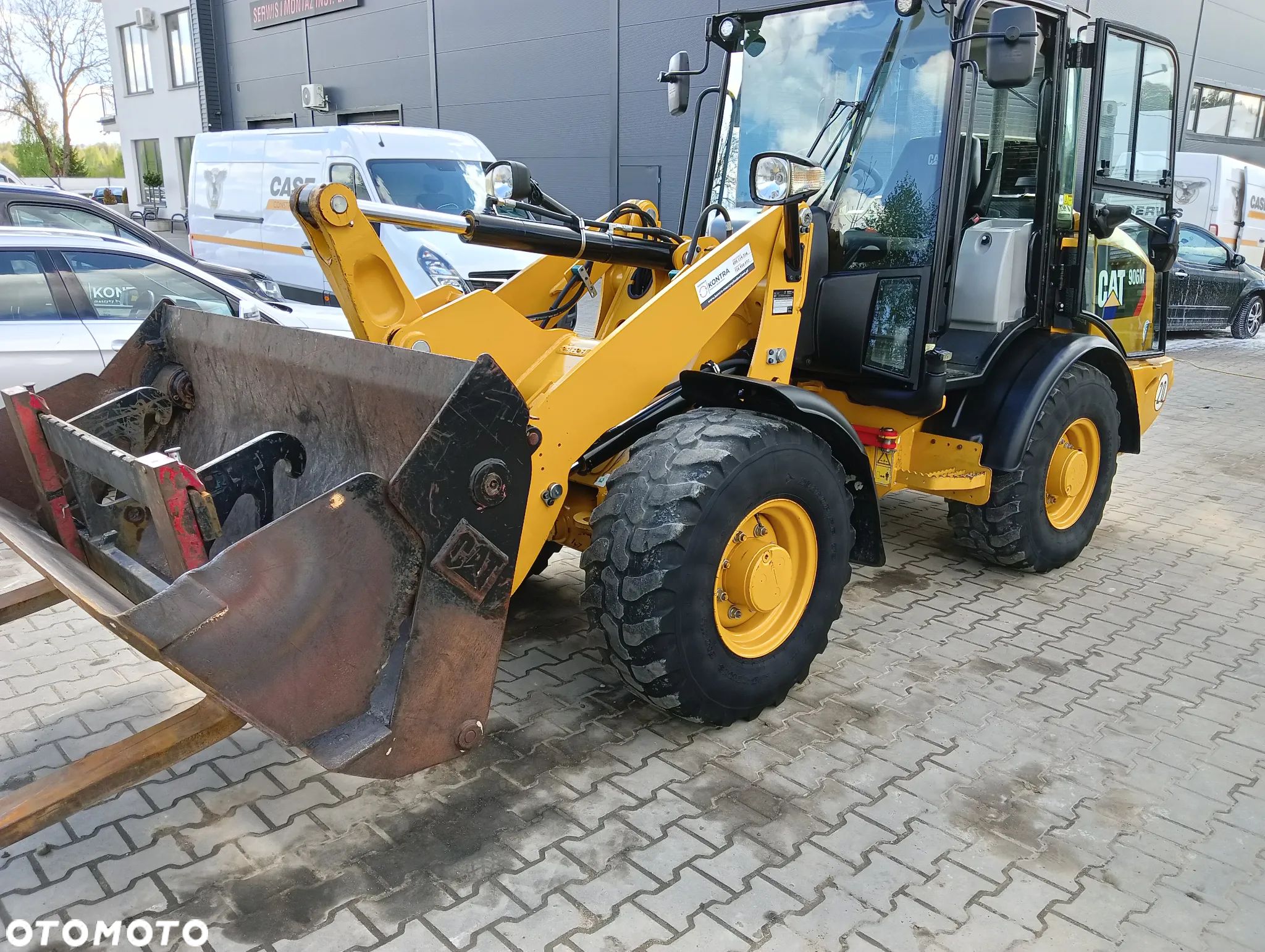 Caterpillar 906M - 1