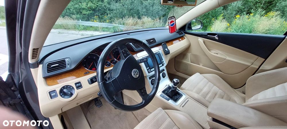 Volkswagen Passat 2.0 TDI DPF Highline - 10