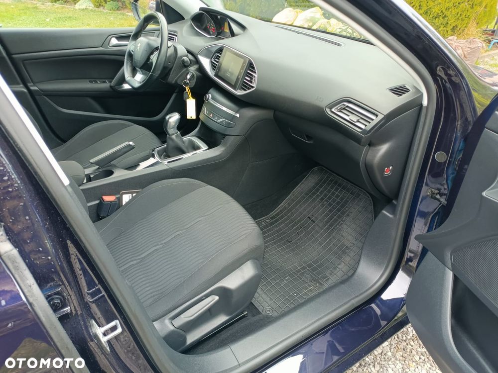 Peugeot 308 1.2 PureTech Business Line S&S - 17