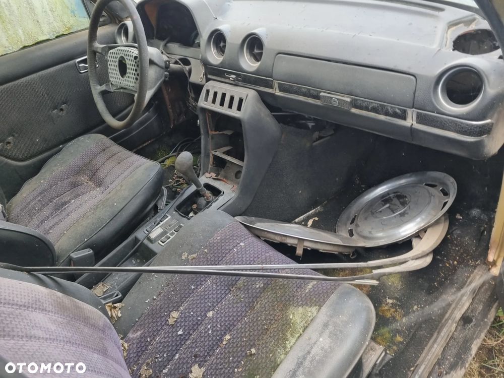Mercedes-Benz W123 - 17