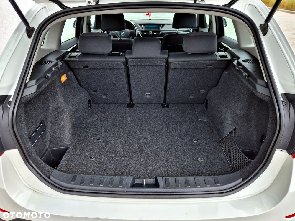 BMW X1 sDrive18d xLine - 24