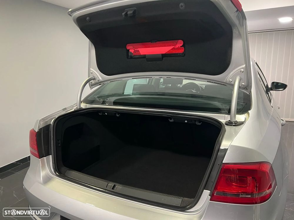 VW Passat 1.6 TDI BlueMotion - 29