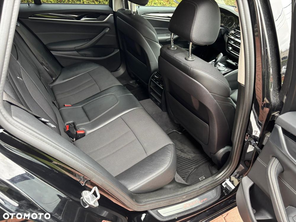 BMW Seria 5 525d Sport Line - 8