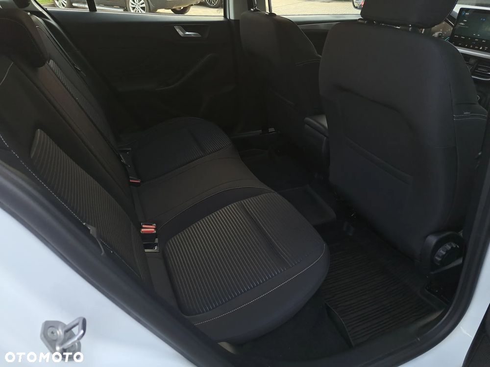 Ford Focus 1.0 EcoBoost Titanium - 26