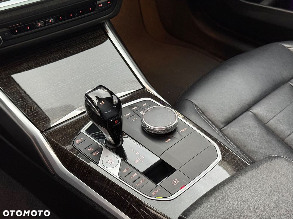 BMW Seria 3 330e M Sport - 16