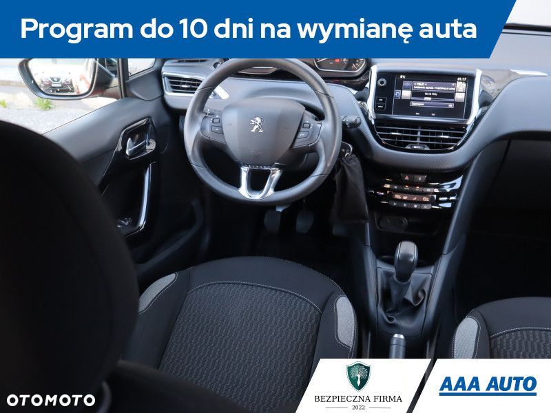 Peugeot 208 - 8