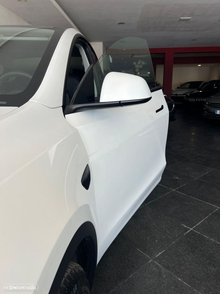 Tesla Model Y Long Range Dual Motor AWD - 8