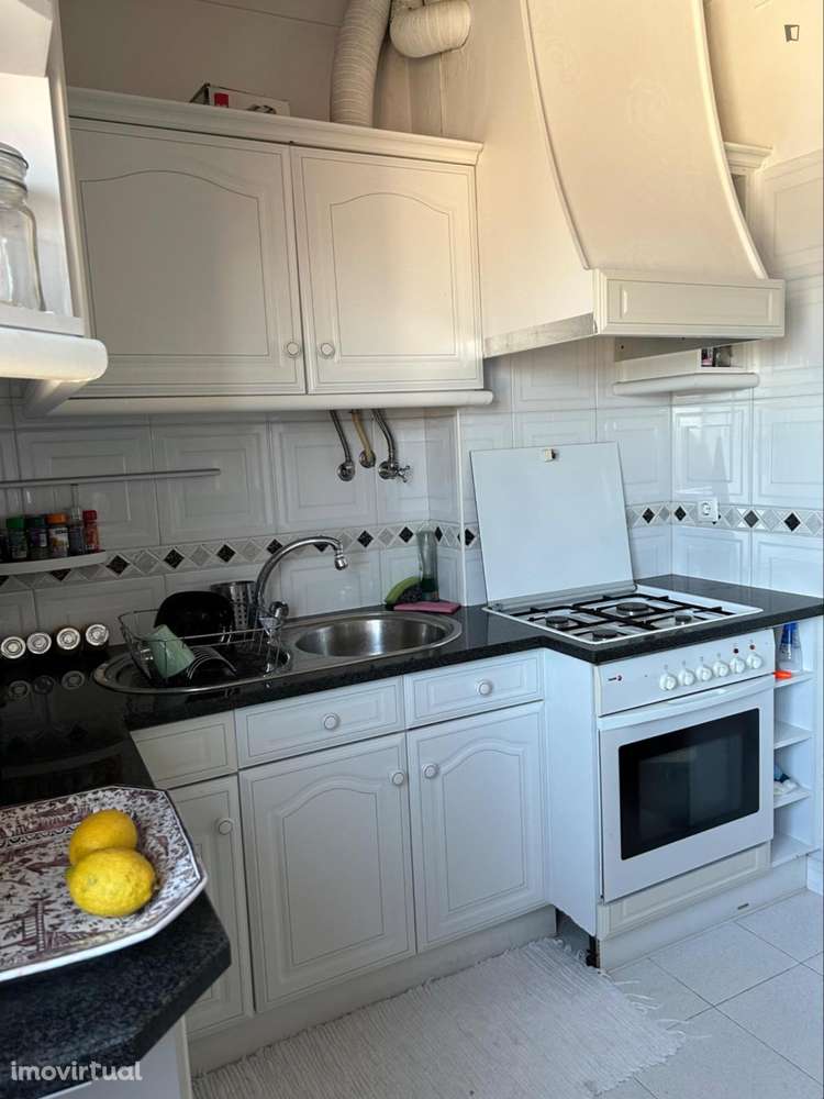 Quarto - localizado em Linda-a-Velha Lisbon - Grande imagem: 3/16