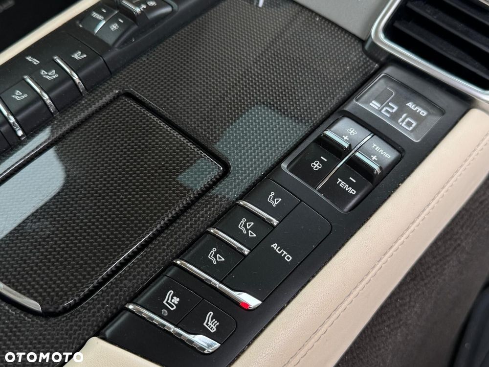 Porsche Panamera 4 - 28
