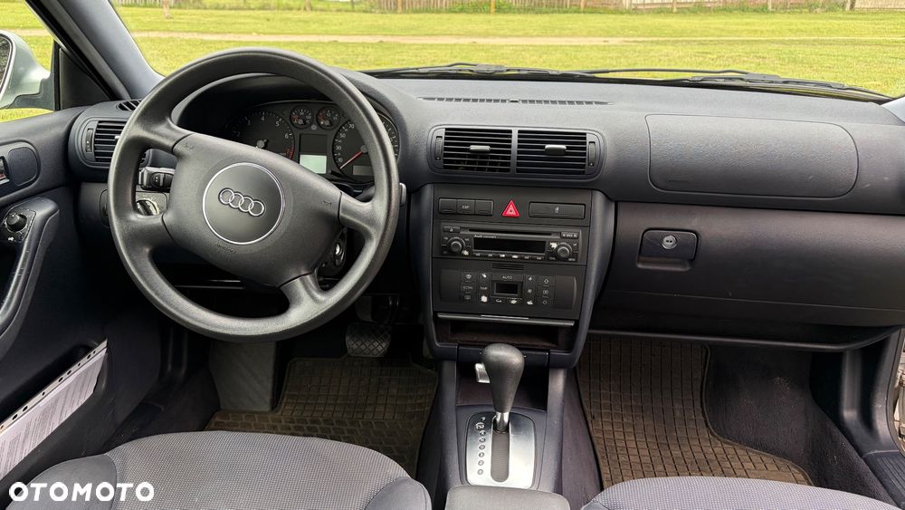 Audi A3 Sportback 1.6 Ambiente - 23