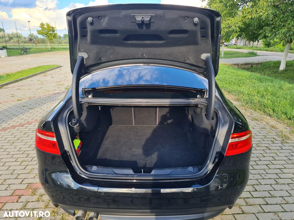 Jaguar XE 2.0 R-Sport - 6