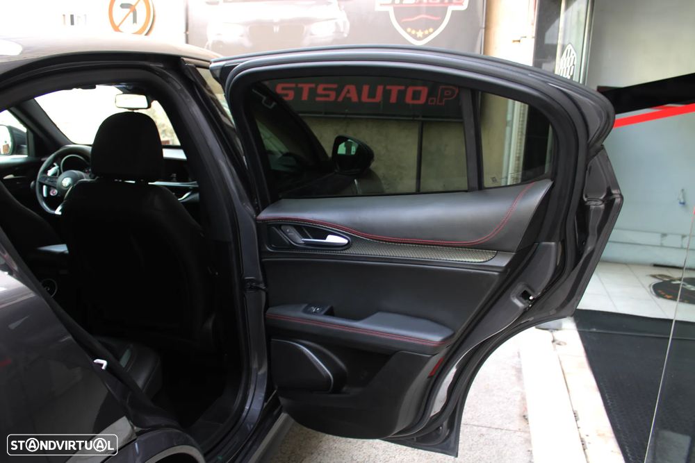 Alfa Romeo Stelvio V6 2.9 Bi-Turbo AT8-Q4 Quadrifoglio - 27