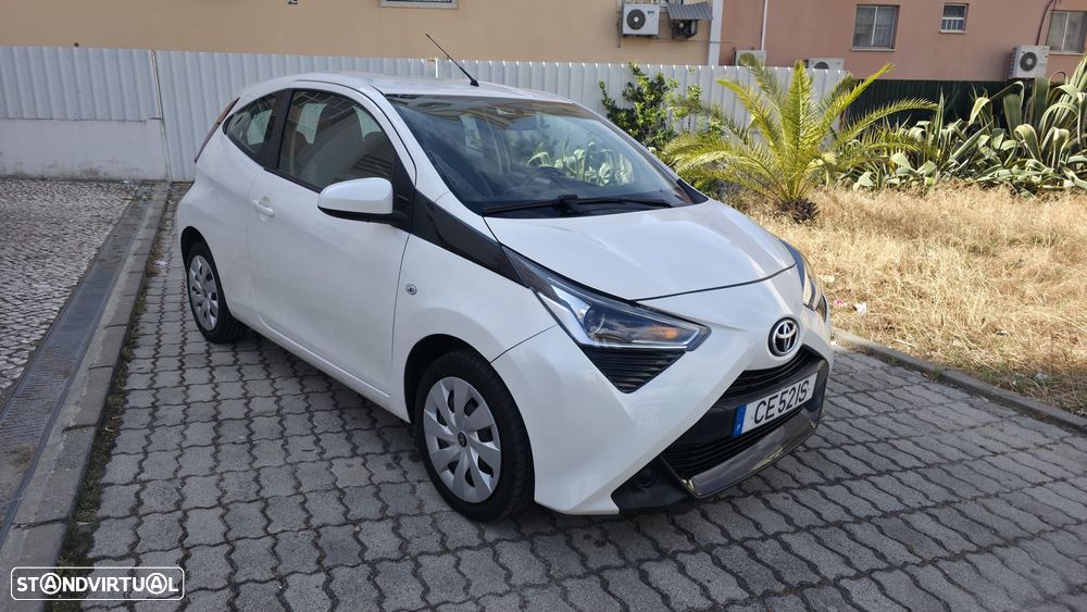 Toyota Aygo 1.0 X-Play Plus MM - 1