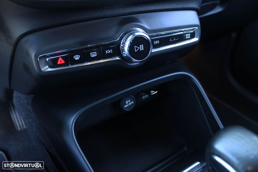 Volvo XC 40 1.5 T2 Momentum Core - 21