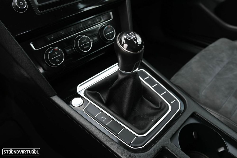 VW Passat Variant 2.0 TDI Highline - 17