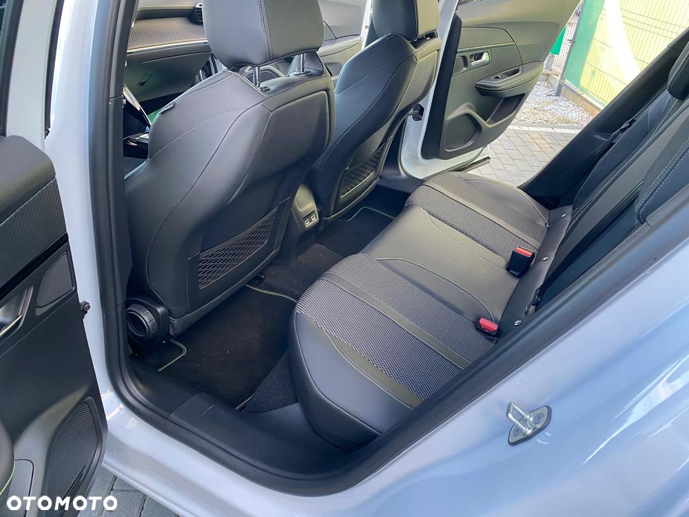 Peugeot 2008 PureTech 130 EAT8 GT Pack - 9