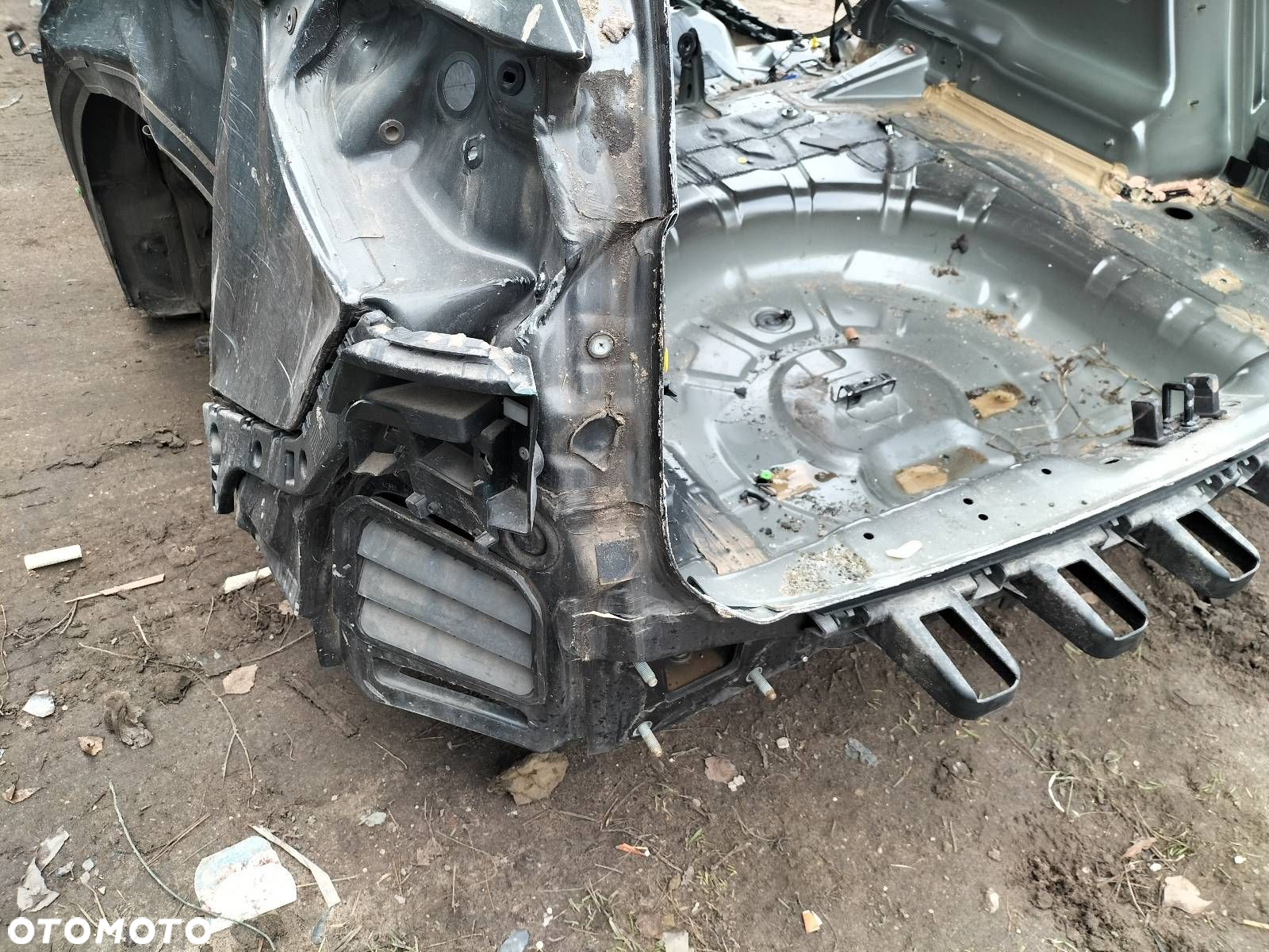 WANNA BAGAŻNIKA PAS TYLNY FORD FOCUS MK4 KOMBI BJ - 5