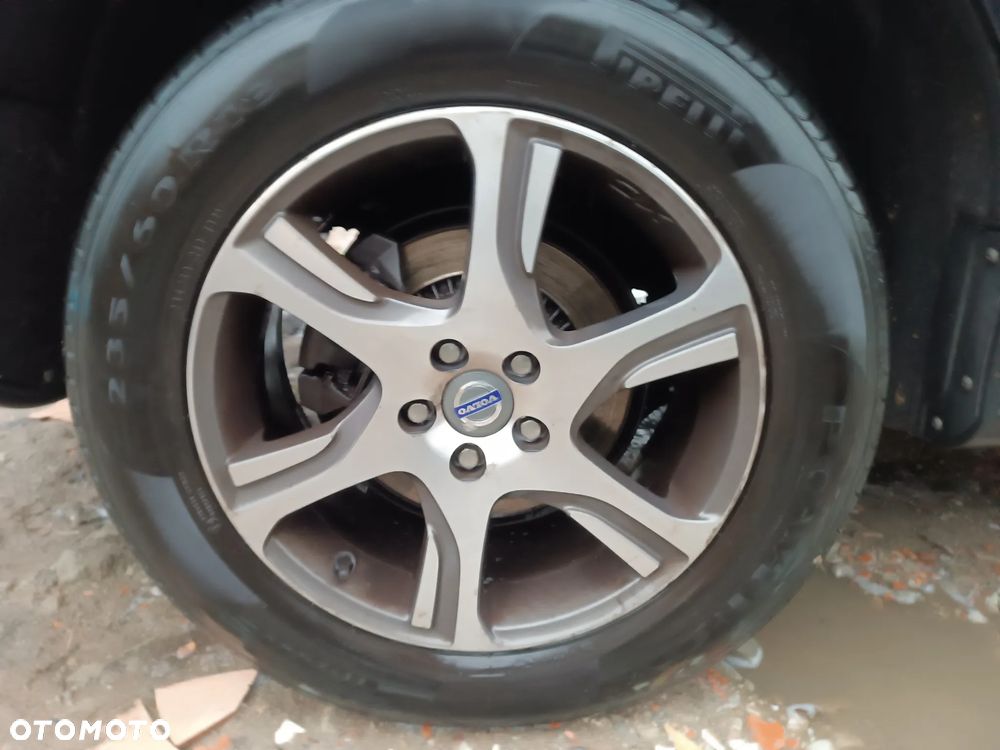 AUTO NA CZĘŚCI -VOLVO XC60 NA CZĘŚCI ĆWIARTKA BŁOTNIK POSZYCIE KLAPA ZDERZAK LAKIER 452-46 Dostawa GWARANCJA !!! Ćwiartka Drzwi Podłużnica Wanna Cały na części !!! Alufelgi Koła Przód Tył Zestaw Komplet Drzwi Klapa Zderzak Błotnik Maska Grill Atrapa Szyba Pas Lampa Lusterko Boczki Fotel Kanapa Kokpit Deska Rozdzielcza Przełącznik Włącznik Sterownik Przewody Wiązka Instalacja Moduł Komputer Czujnik Listwa Pompa Alternator Wtryski Głowica Rozrusznik Kompresor Sprzęgło Dwumas Silnik Skrzynia ABS Klimatyzacji Paliwa Wspomagania Kolektor Turbina Przepustnica Zawór Chłodnica Koło Hak Belka Sanki Zawieszenie Mcpherson Półoś Amortyzator Wydech Tłumik Zacisk Most - 21