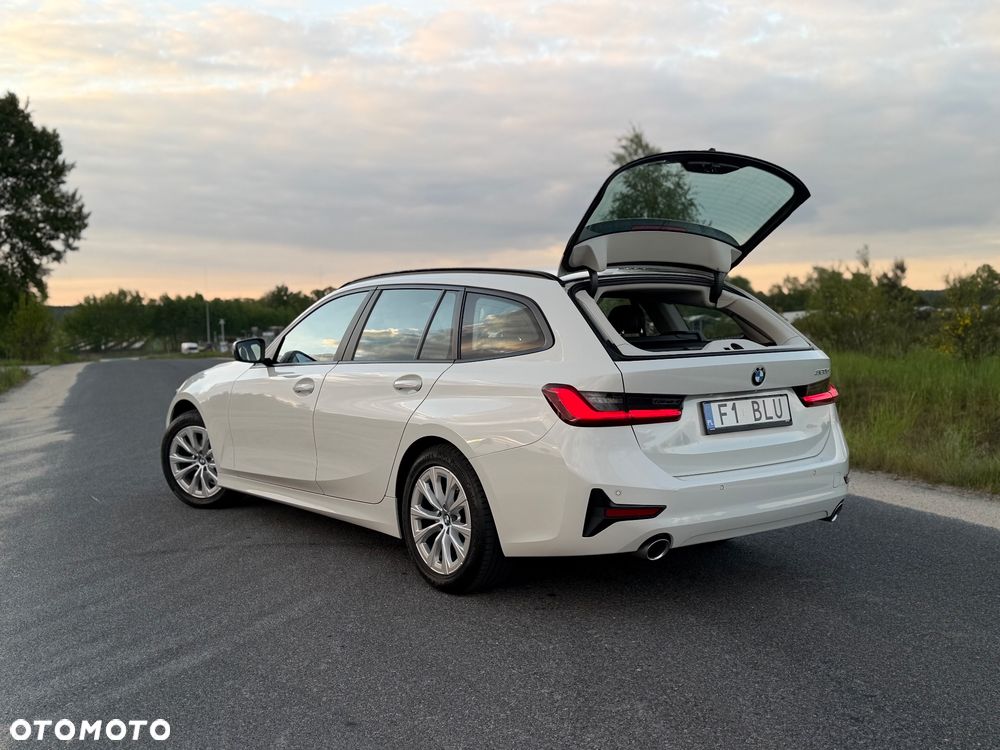 BMW Seria 3 320d Sport Line - 16
