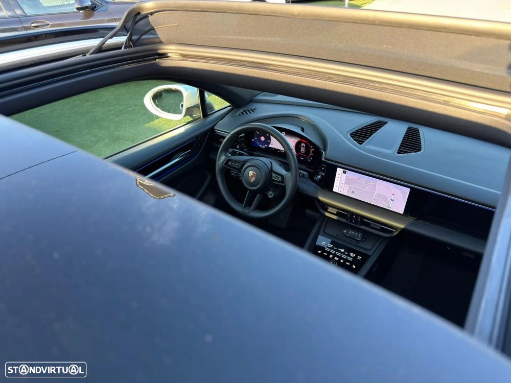 Porsche Macan Electric 4 - 14