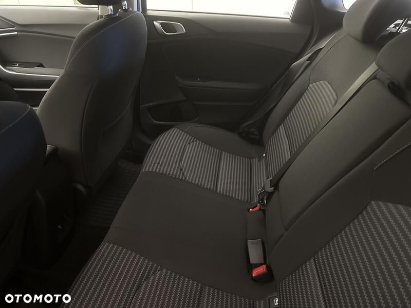 Kia Ceed 1.5 T-GDI M - 21