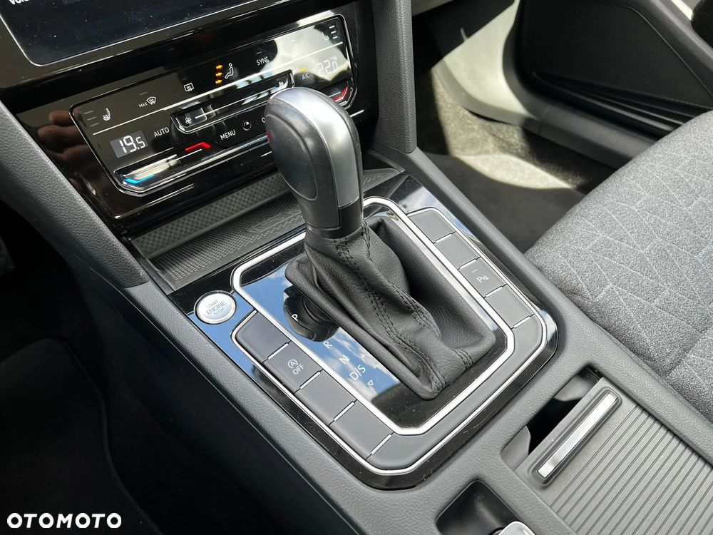 Volkswagen Passat 2.0 TDI SCR Comfortline DSG - 12