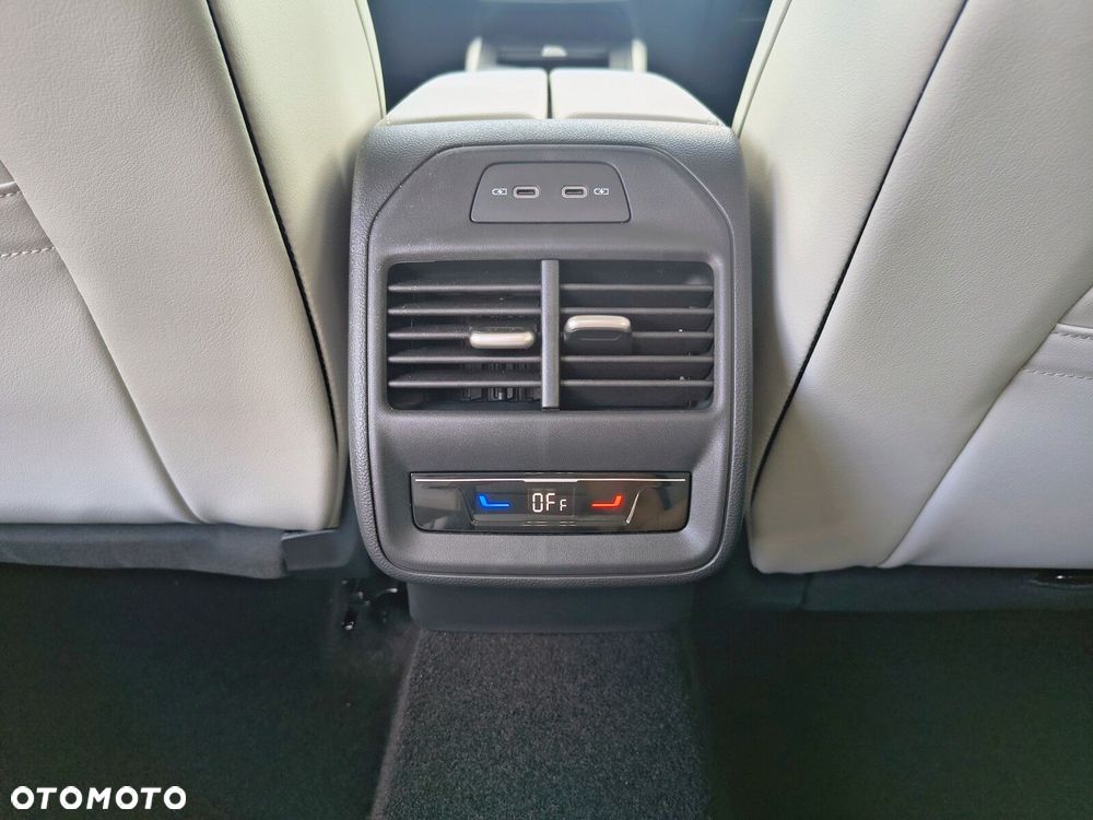 Volkswagen Passat - 32
