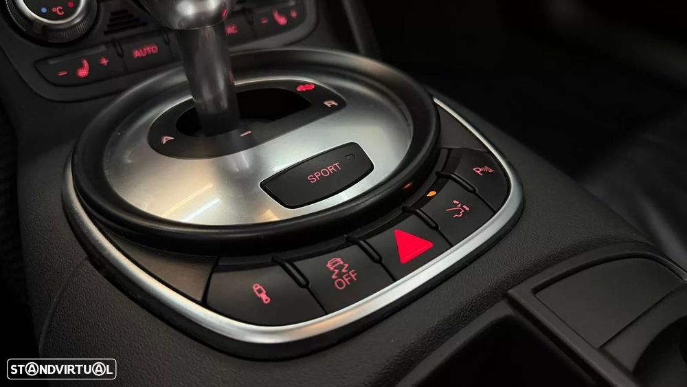 Audi R8 Spyder 5.2 FSi V10 quattro R tronic - 14