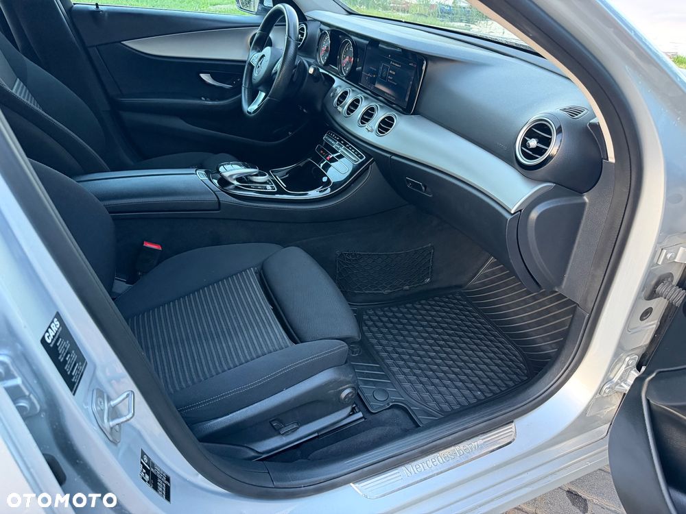 Mercedes-Benz Klasa E 220 d 9G-TRONIC - 17