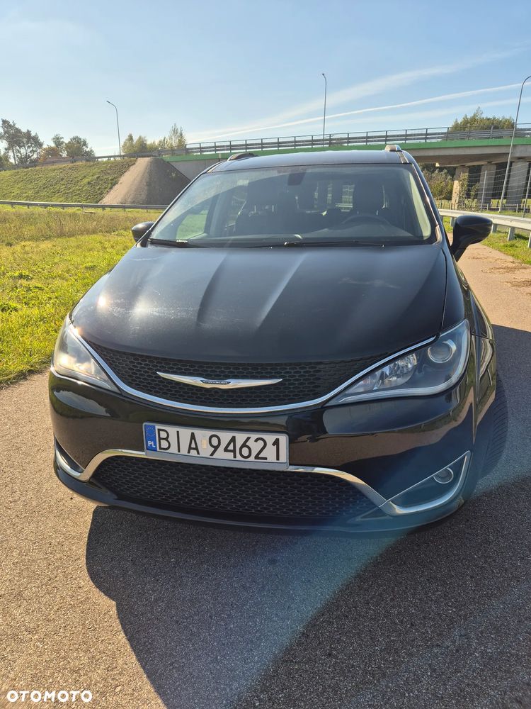 Chrysler Pacifica - 1