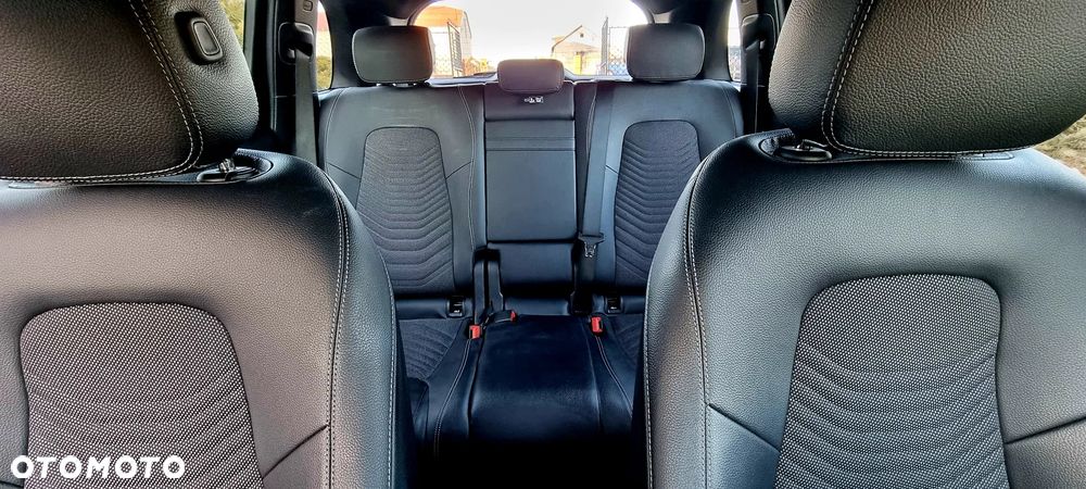 Mercedes-Benz GLB 200 Progressive 7G-DCT - 14