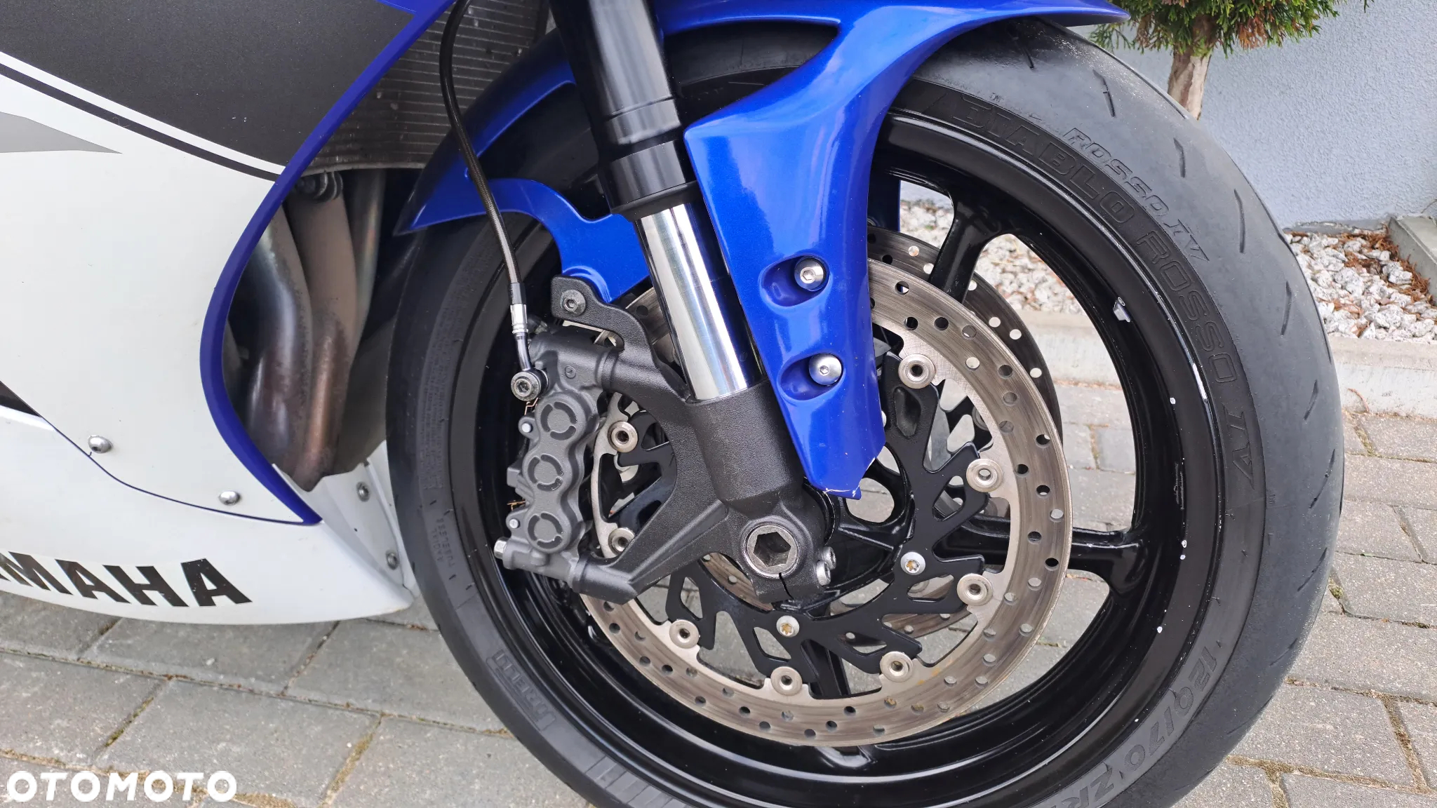 Yamaha R1 - 11